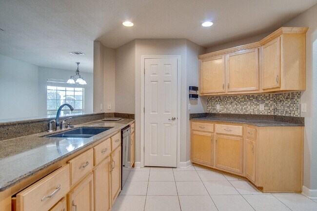 Building Photo - Spacious Pace Home with Office, Fireplace & Pergola