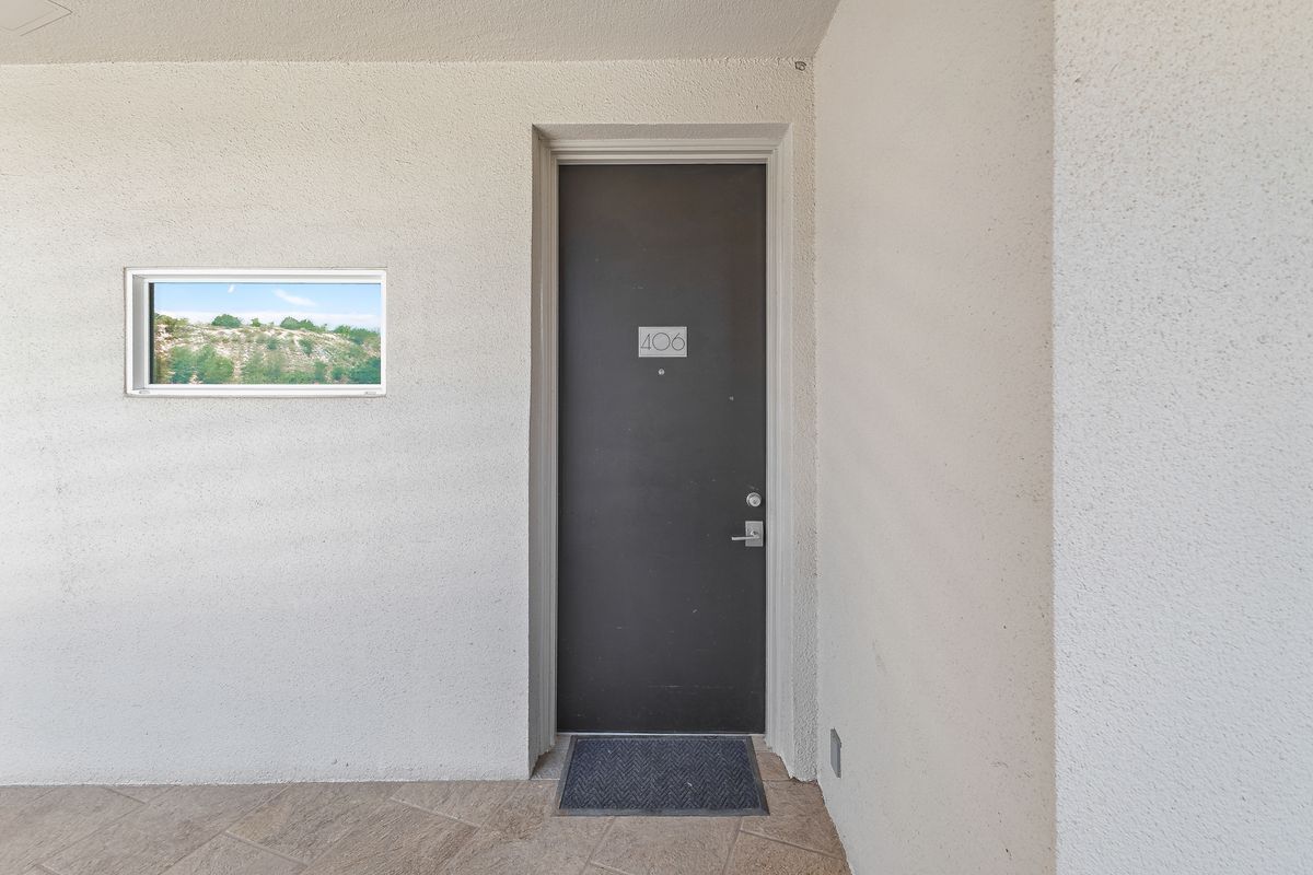 Building Photo - 17902 La Cantera Pkwy