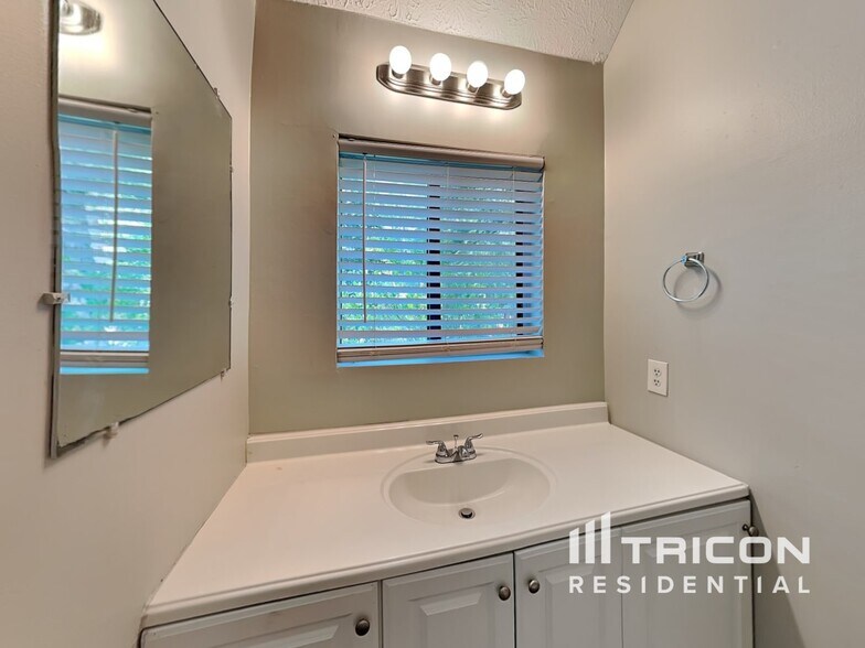 Building Photo - 2851 Forest Wood Dr
