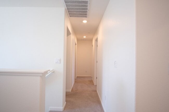 Building Photo - Beautiful Home in Manteca off of the 99, P...
