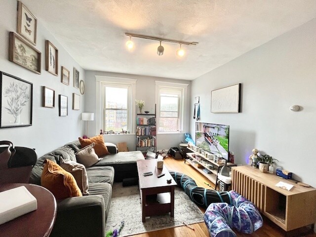 Primary Photo - 1625 Commonwealth Ave