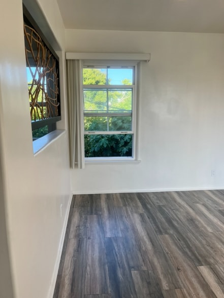 Building Photo - 520 S Inglewood Ave