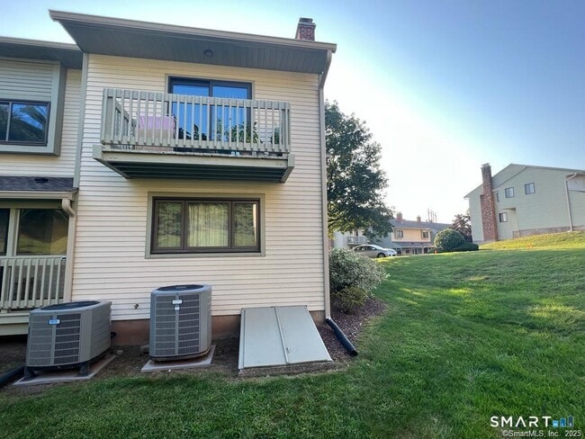 Building Photo - 1302 Summer Hill Dr