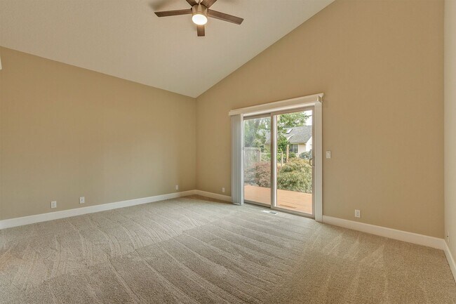 Building Photo - 376 Forest Pl