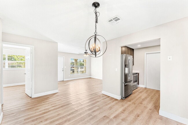Building Photo - 2160 Fairlane Dr