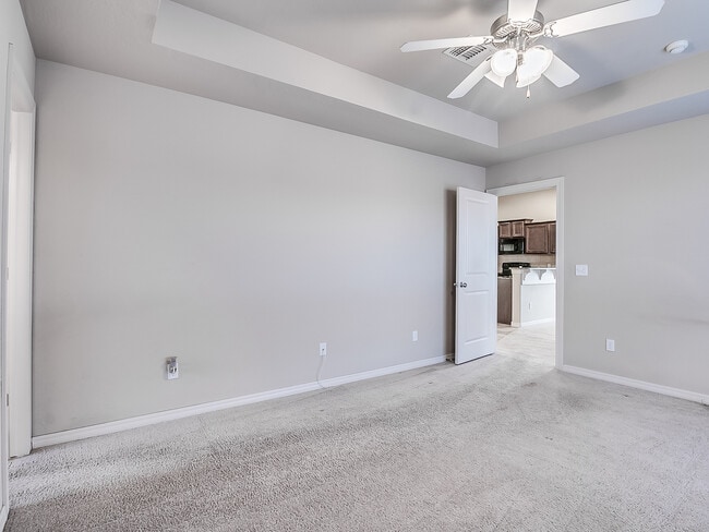 Building Photo - 4 Bedrooms/2 Baths/3Car - Deer Creek Schools - Gated Community of North Roselake Villas