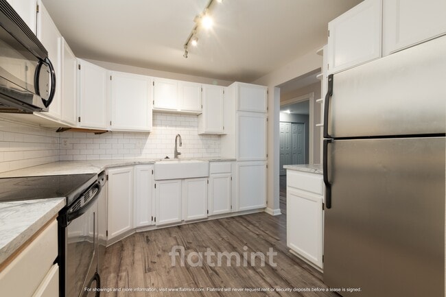 Building Photo - 8720 Phinney Ave N