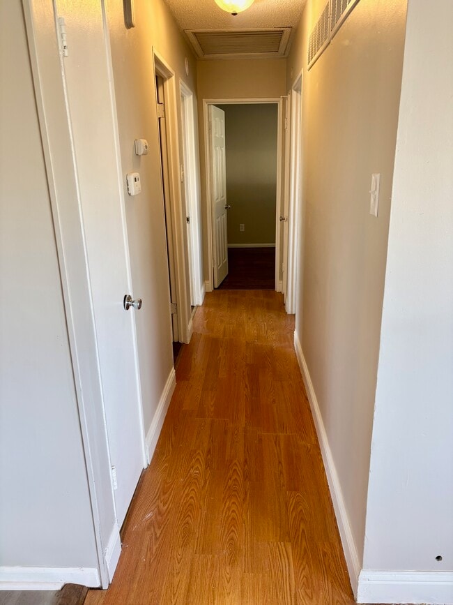 Building Photo - 710 Loyola Dr