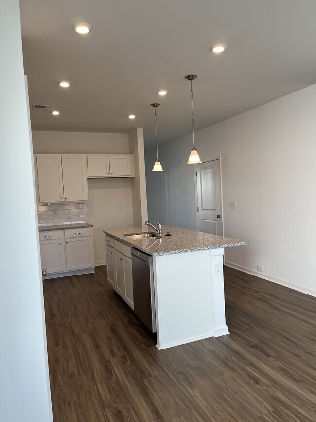 Building Photo - New Charming 3-Bed, 2-Bath Retreat with 1,573 Sq Ft of Comfort in Shelbyville!