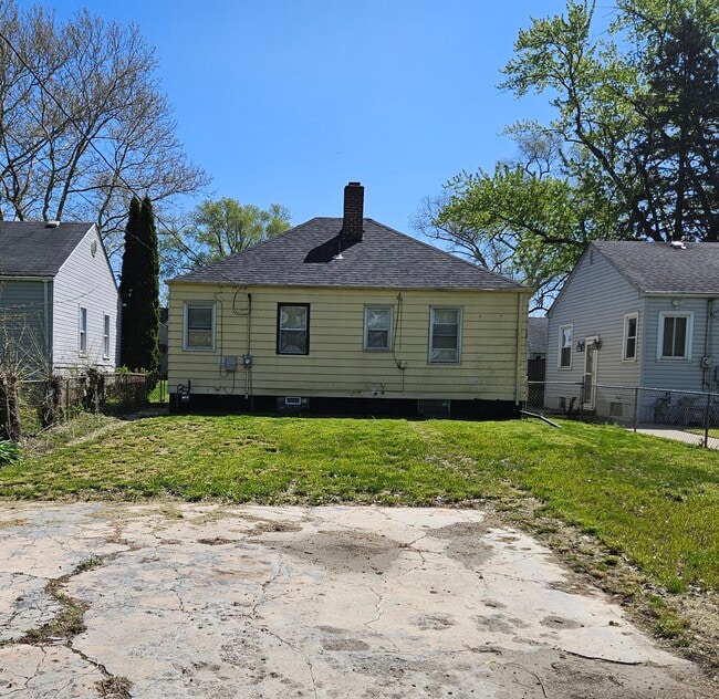 Building Photo - 4950 Adams St
