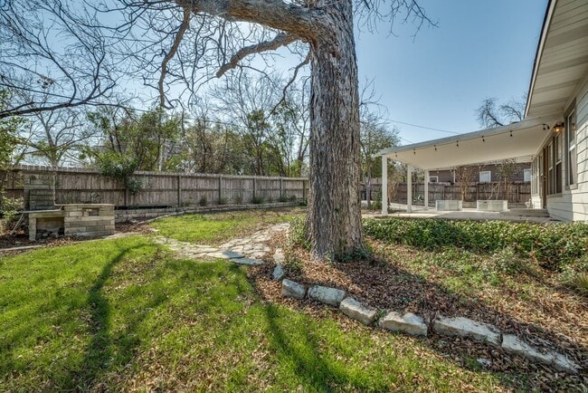 Building Photo - 244 Halcyon Pl