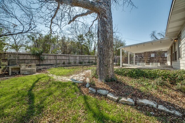 Building Photo - Charming 3 Bedroom in Alamo Heights