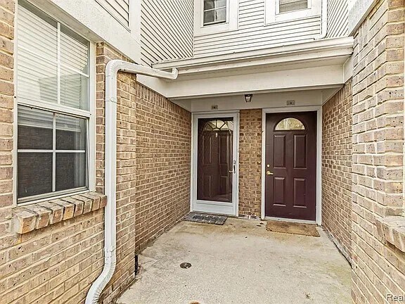 Building Photo - 213 Oakbrooke Dr