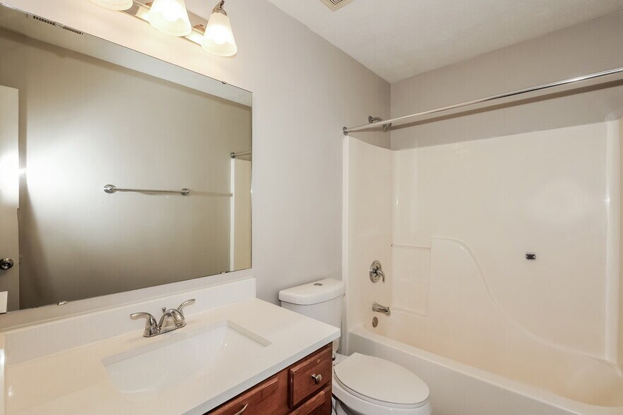 Building Photo - 10708 Tanbark Dr