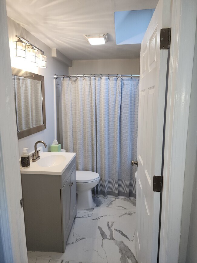 Bath - 2153 Loth St