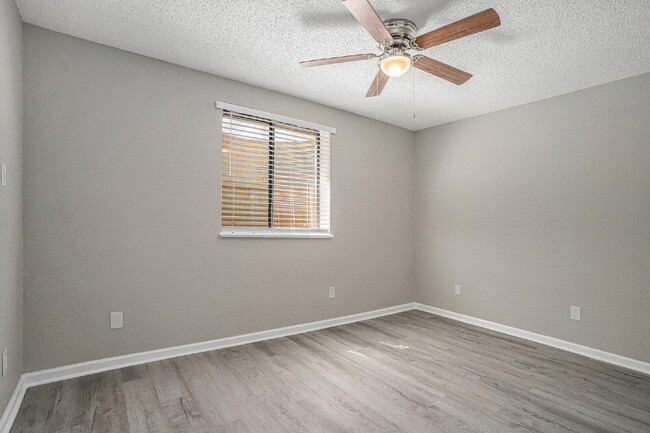Building Photo - Section 8 Welcomed!! Spacious 5-Bed, 2.5-B...