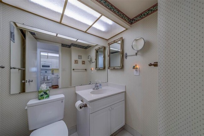 Building Photo - 4575 Cove Cir