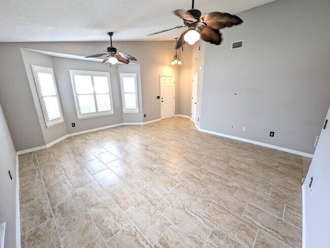 Building Photo - 9475 Pine Lily Ct