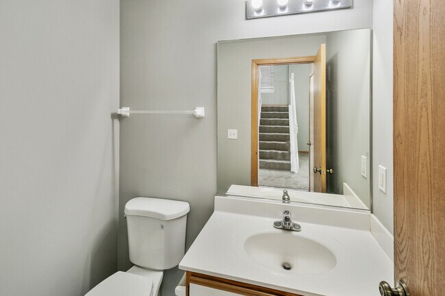 Building Photo - 678 Zachary Dr