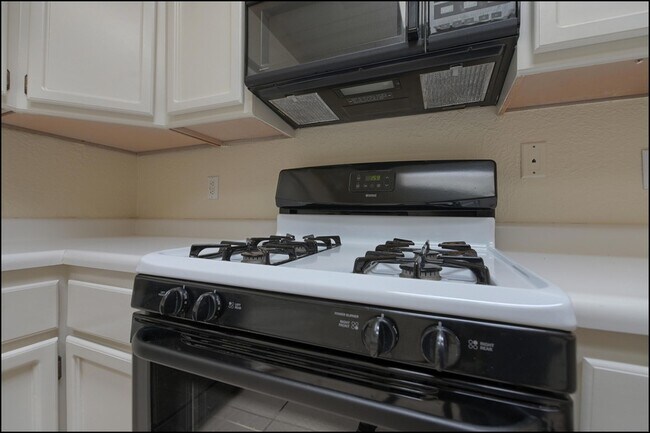 Building Photo - 7580 Le Conte Dr