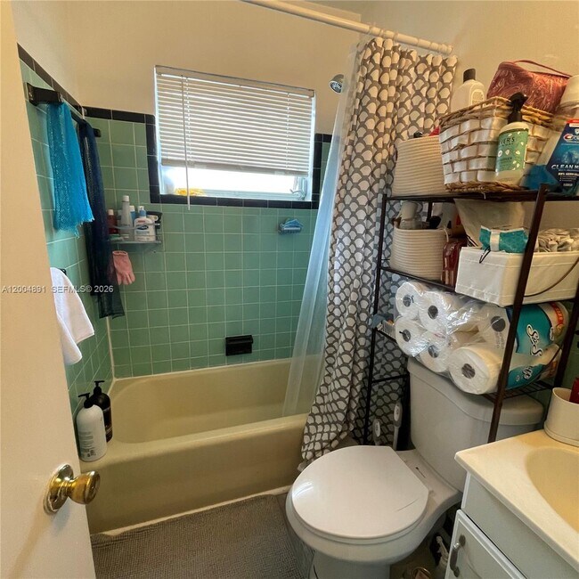 Building Photo - 2526 McKinley St