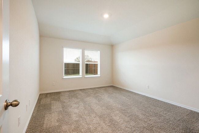 Building Photo - 1324 Stuarts Frst Dr