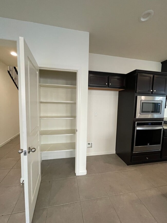 Building Photo - Summer Special $200 Off 1st Month Rent!!!