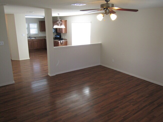 Building Photo - 408 N Cascades Ave