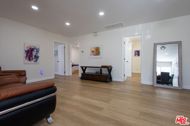 Building Photo - 5123 Noble Ave