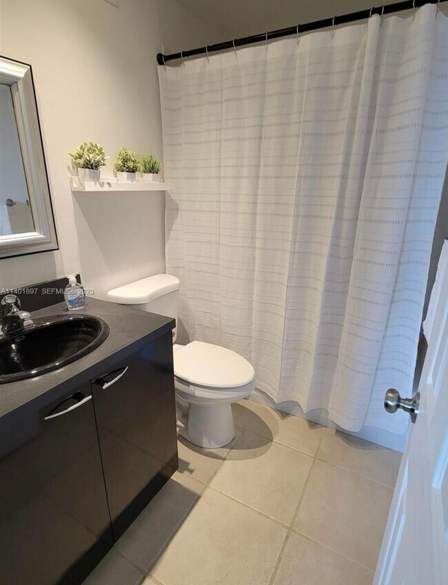 Building Photo - 801 N Ocean Blvd