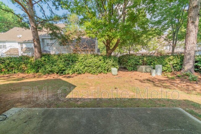 Building Photo - 8289 Christmas Ct