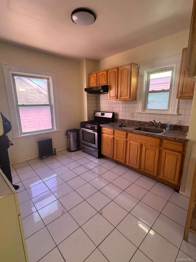 Building Photo - 88-11 185th St