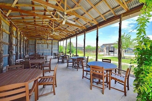 Building Photo - 1521 Maier Dr