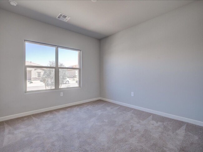 Building Photo - Corona de Tucson 4 Bedroom 2 Bathroom