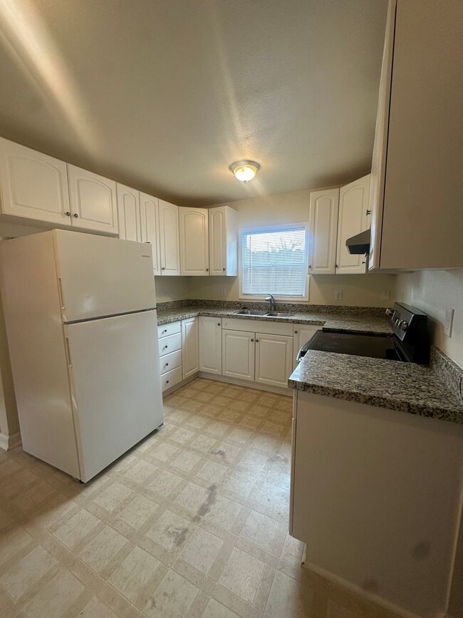 Building Photo - 511.5 N A St