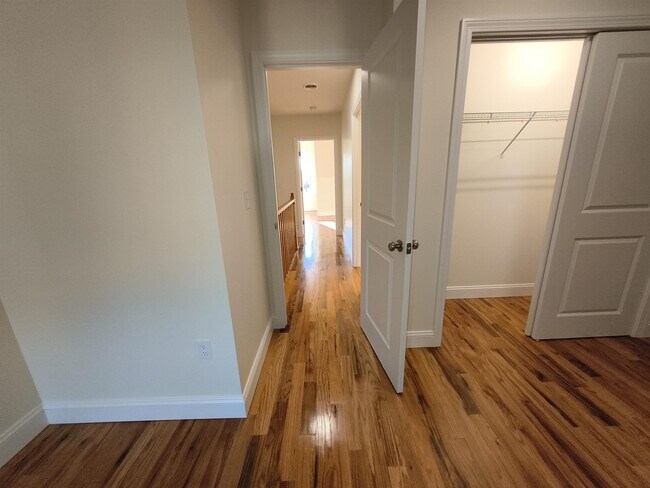 Building Photo - 386 Union Ave