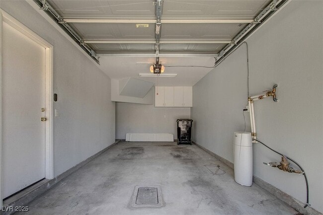 Building Photo - 23 Hudson Canyon St