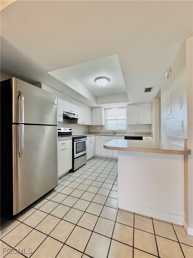 Building Photo - 706 SE 13th Ct