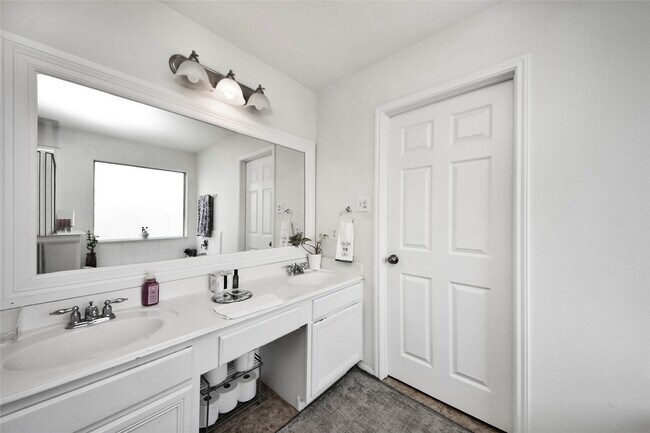 Building Photo - 9107 S Ferndale Pl Dr
