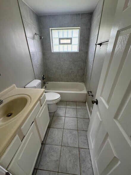 Building Photo - 4527 Channing Ln