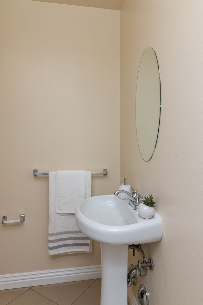 Building Photo - 3689 S La Cienega Blvd