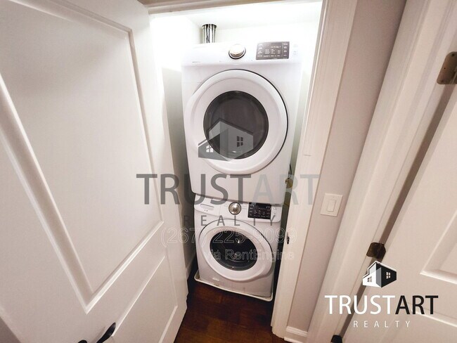 Building Photo - 2225 N Hancock St