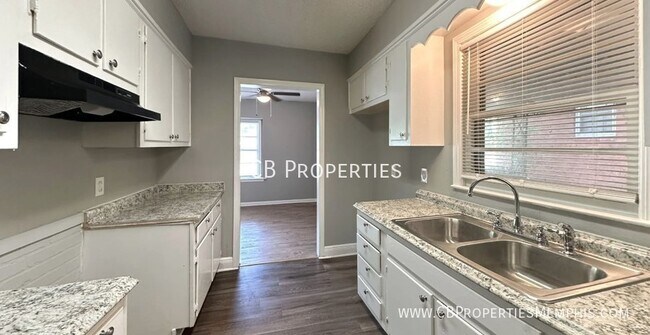 Building Photo - Move In Promos to choose from!