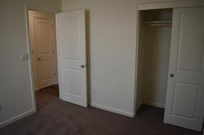 Building Photo - 4543 Iris Ct