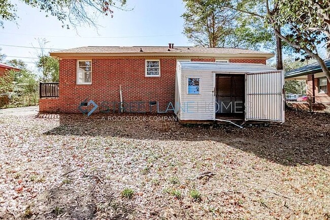 Building Photo - 4443 Sims St