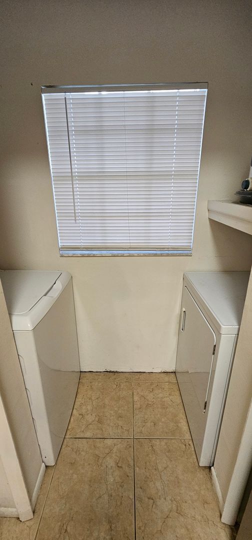 Building Photo - $500 off the first month’s rent!!