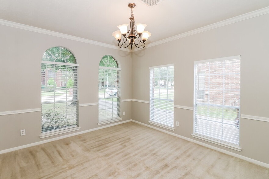 Building Photo - 15526 Oxenford Dr