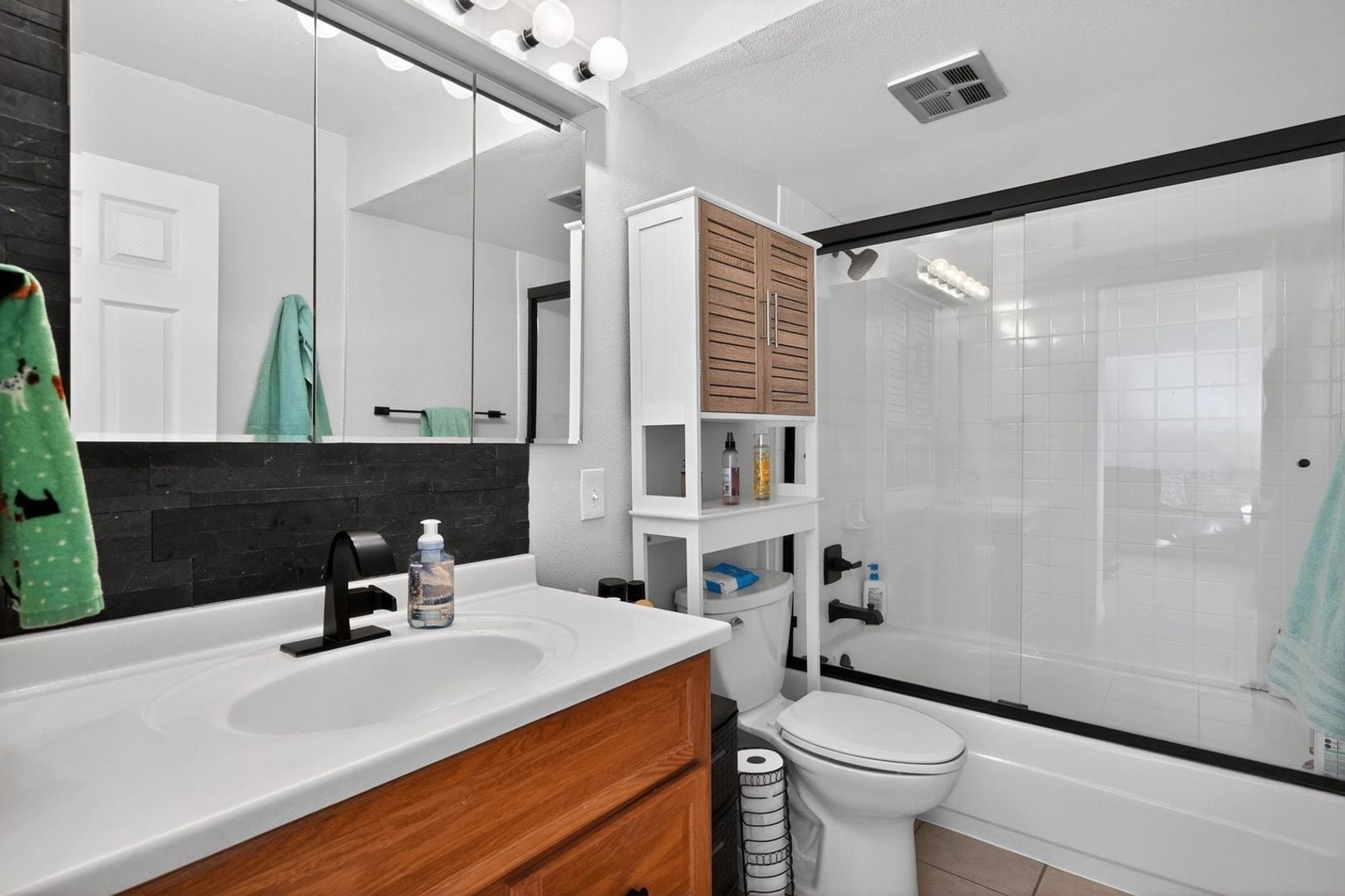 Building Photo - 2 Adams St