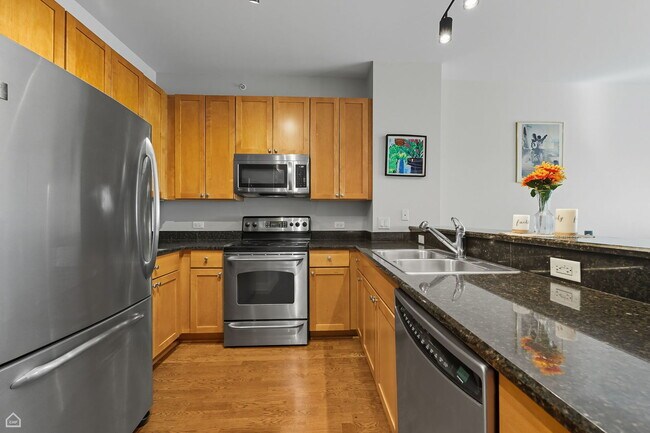 Building Photo - 1235 S Prairie Ave