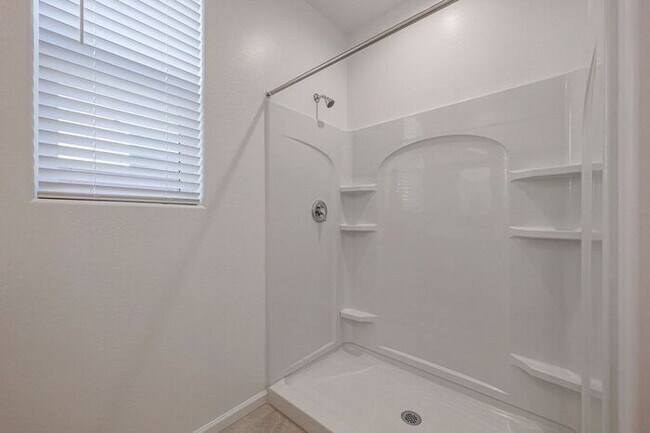 Building Photo - Alamar Living, 4 Bed, 3 Bath Rental!